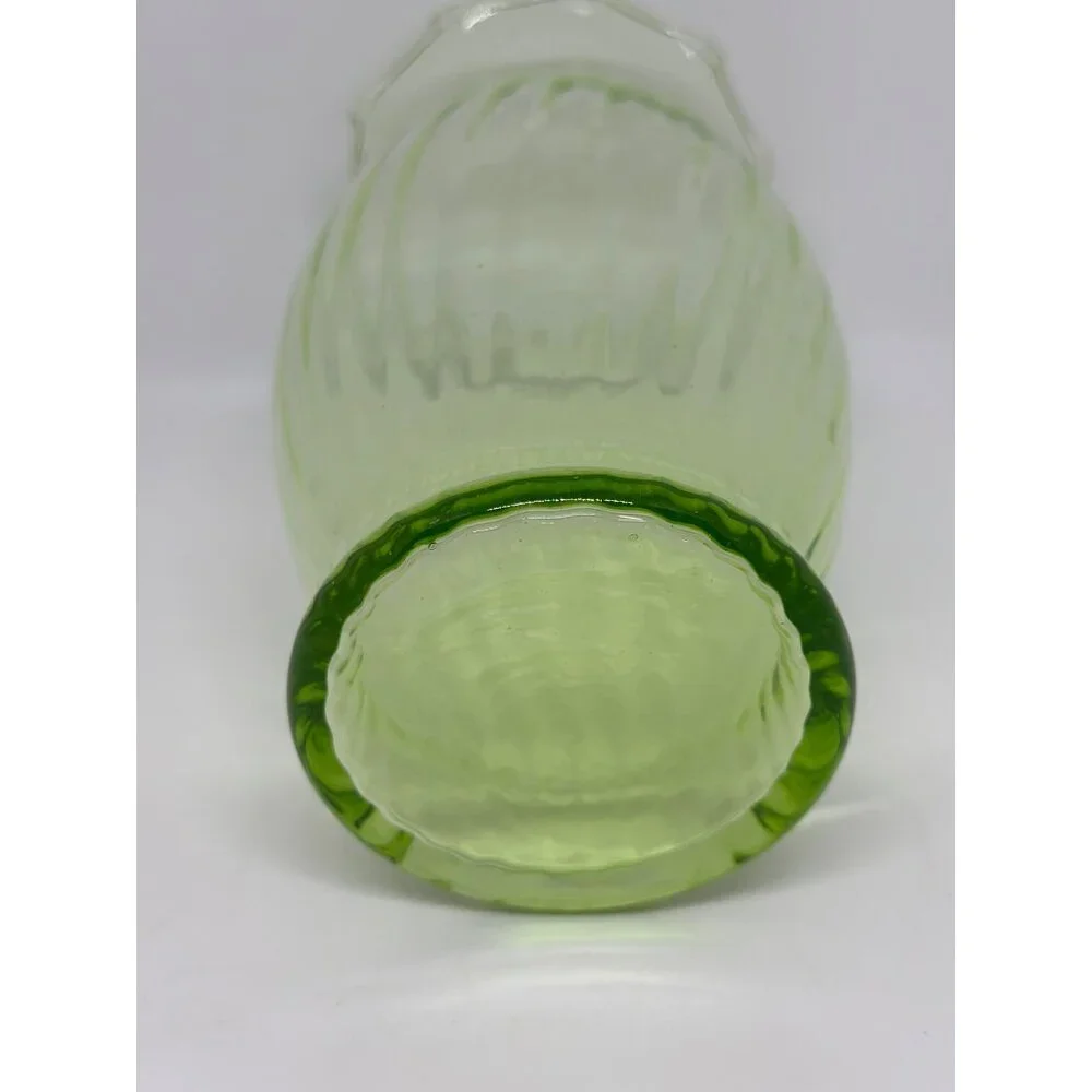 VTG Emerald Green Glass Vase Swirl Pattern Ruffled‎ Edge 3.5x6.5 Tabletop Decor